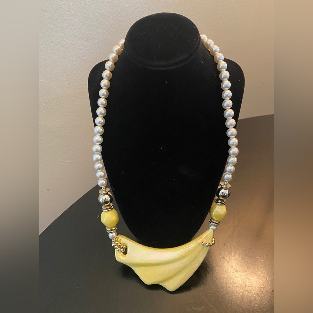 Chunky yellow and gold pearl necklace.